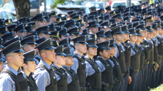 Santa Fe licita la compra de 3.000 pistolas y casi 12.000 chalecos antibalas para la Policía