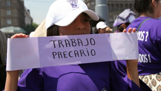 Mujeres y disidencias de barrios populares en Santa Fe : pluriempleo, deudas y angustia