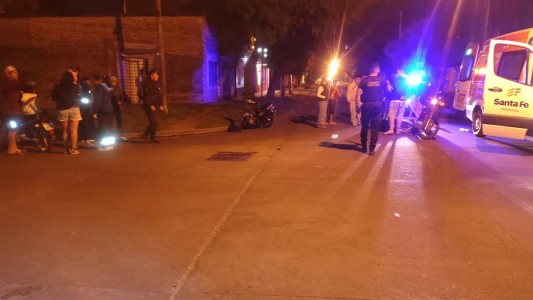 Violento choque entre dos motos en barrio Candioti: tres mujeres resultaron heridas