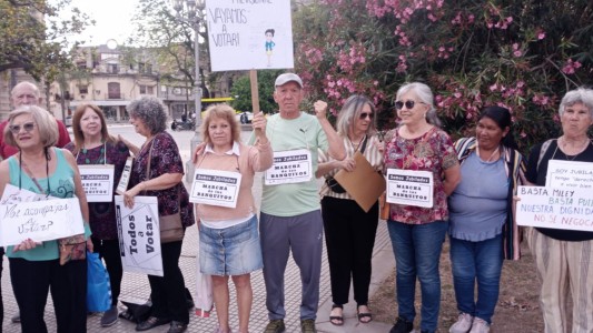 Jubilados se manifestaron an la tarde del miércoles