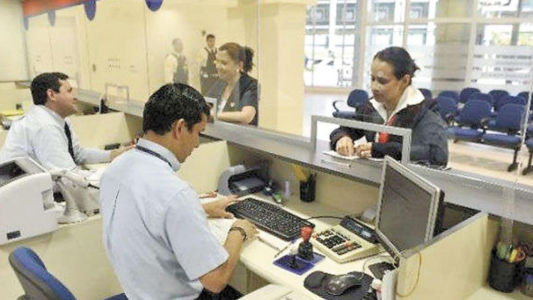 Bancarios acordaron nuevo aumento salarial: el básico roza los $2 millones