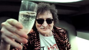 Los fanáticos de Charly García, en vigilia para celebrar su cumpleaños número 74