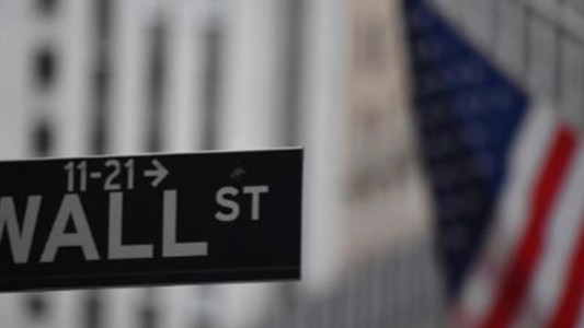 Suben fuerte las acciones argentinas en Wall Street tras el triunfo del Gobierno