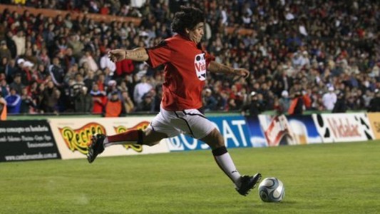 Los maradonianos recuerdan al "10": se cumplen 65 años del nacimiento de Diego