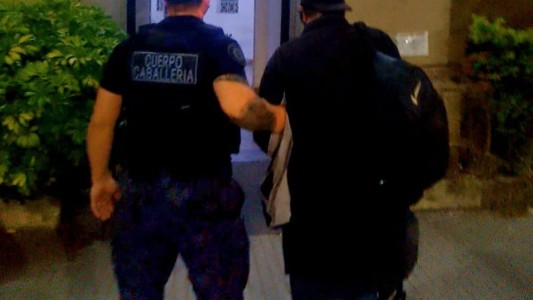 Detuvieron a un hombre que golpeó a su mujer en barrio 7 Jefes