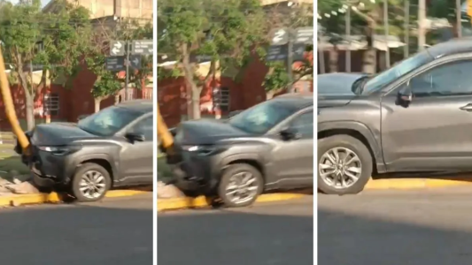 Violento choque en Aristóbulo del Valle: una camioneta terminó incrustada contra una columna