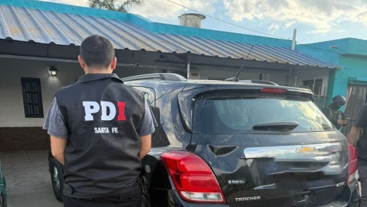Detuvieron a una mujer con armas y una camioneta robada en Santa Fe