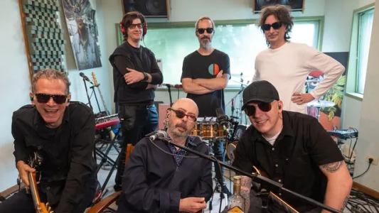 El Indio Solari volvió al estudio junto a los Fundamentalistas y encendió la ilusión de sus fanáticos