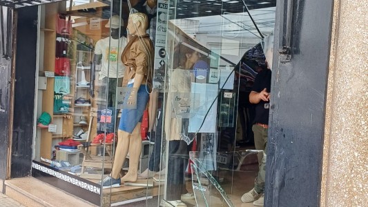 Ingresaron a robar a un comercio en Av General Paz al 5200