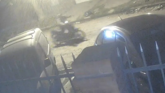 Inseguridad en Punta Norte: embistió una casa y robó una moto