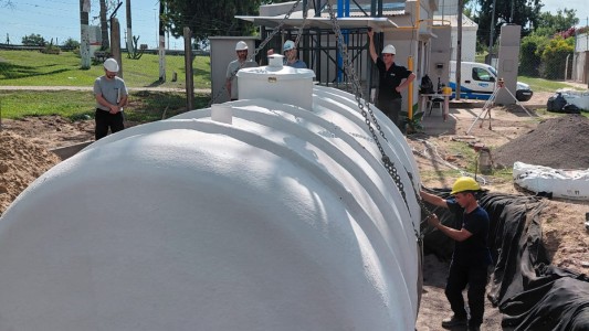 Colocaron una nueva cisterna de almacenamiento de agua potable en La Guardia