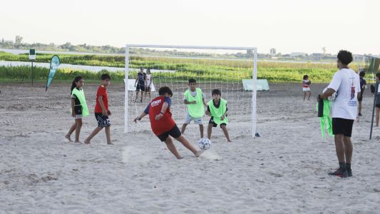 Actividades deportivas y recreativas para disfrutar las playas durante febrero en Santa Fe