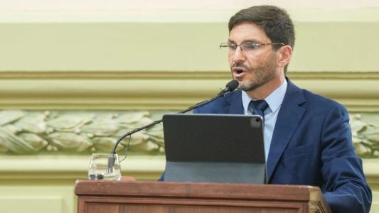 Pullaro defendió el cierre de la paritaria docente por decreto: “Santa Fe hizo el mayor esfuerzo posible”