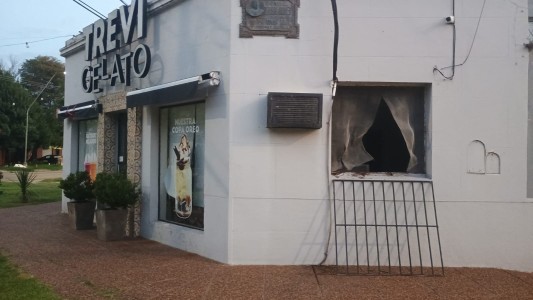 Rompieron las rejas de una ventana y vandalizaron una heladería
