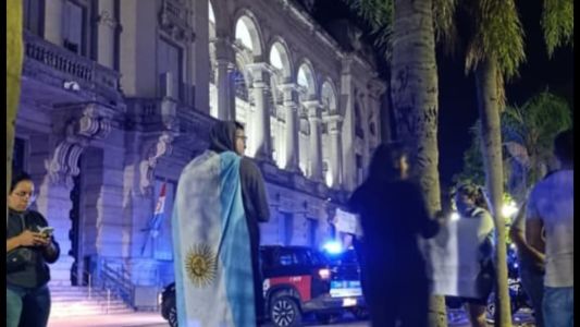 Las protestas policiales tuvieron su réplica en la ciudad de Santa Fe