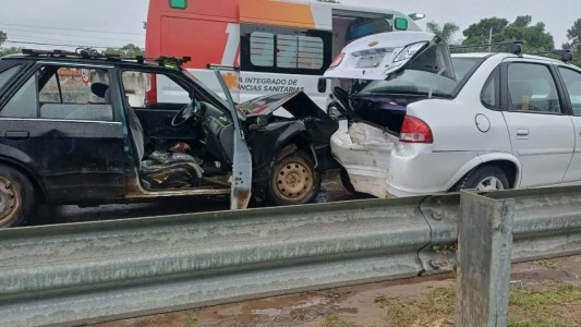 Triple choque en la Ruta 1 bajo la lluvia generó demoras en el tránsito