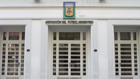 La AFA convocó a un paro y no habrá fútbol el fin de semana del 8 de marzo