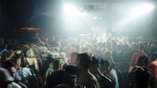 Horror en Francia: Acusan a 10 hombres por drogar y violar a un niño de 5 años