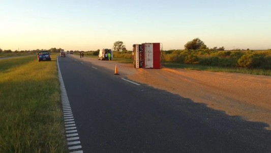 Choque entre dos camiones en la autopista Rosario–Santa Fe: no hubo heridos
