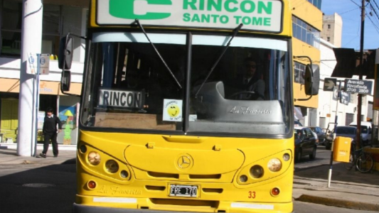 Apedrearon un colectivo en la Ruta 168: una mujer resultó herida