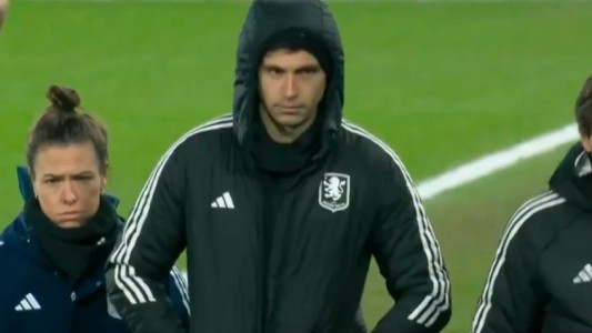 Preocupación en Argentina: el "Dibu" Martínez salió lesionado en el Aston Villa