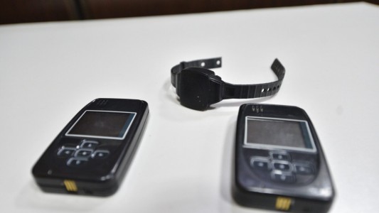 Pullaro presenta las las tobilleras duales para prevenir hechos de violencia de género