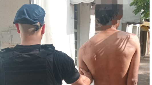 Hallaron a una joven golpeada y en shock: detuvieron a su presunto agresor