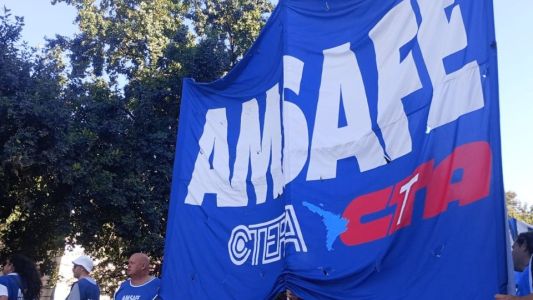 Docentes marcharon en Santa Fe en el marco del paro provincial