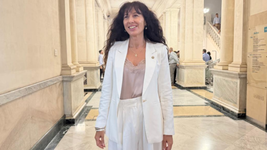 Laura Tarabella asumió como rectora de la UNL: por primera vez dos mujeres lideran la universidad