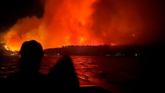 Incendio forestal en Chubut: decenas de casas destruidas y más de 700 evacuados