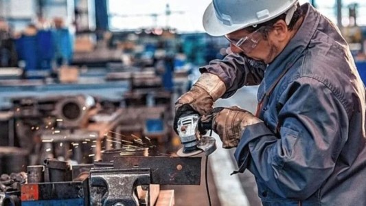 La Unión Industrial de Santa Fe alerta sobre la complejidad del escenario actual y el "multitrabajo"