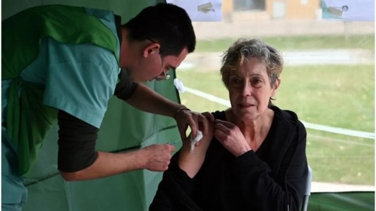 Refuerzan la vacunación para adultos y grupos de riesgo en distintos puntos de la ciudad