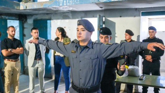 Provincia entregó al Servicio Penitenciario nuevas paletas detectoras de metales
