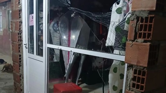 Una mujer denunció a su hijo por romper la vidriera de su local