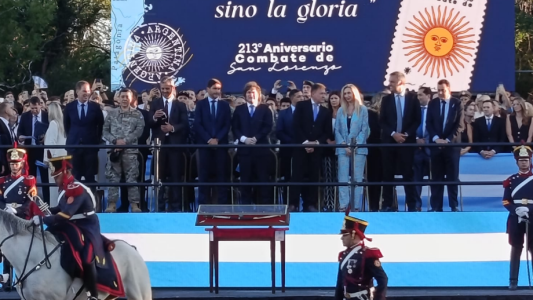 Milei y Pullaro encabezaron el acto de la entrega del sable de San Martín