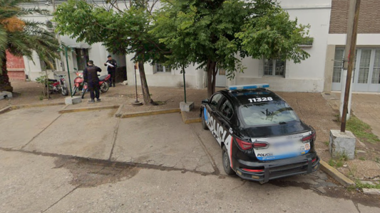 Se investigan las causas de la muerte de un hombre en la Seccional Octava de Santa Fe