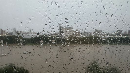 La ciudad bajo alerta: la lluvia trajo complicaciones en diferentes barrios