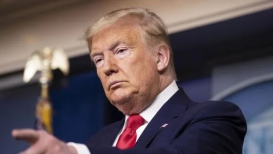 Trump impondrá aranceles a quienes vendan petróleo a Cuba