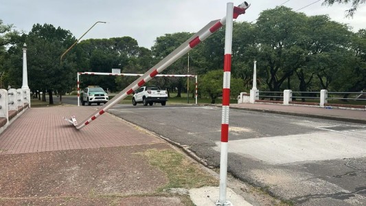 Los vecinos reclaman cuidado y respeto por el puente del Parque Garay