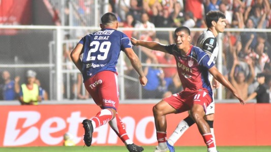 Unión no tuvo piedad del Lobo: lo goleó 4 a 0 con gran actuación