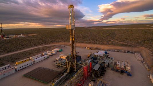 Vaca Muerta: en qué consiste el convenio que firma la provincia con Neuquén