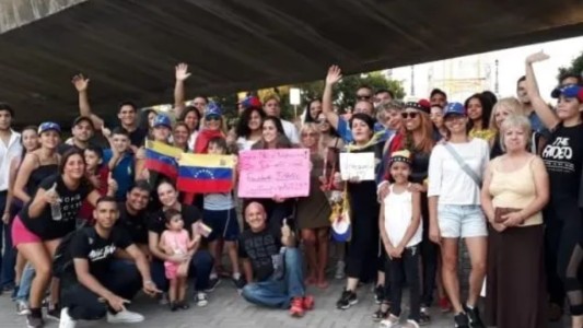 Venezolanos en Santa Fe se movilizan para celebrar la captura de Nicolás Maduro