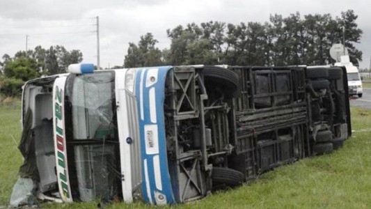 Volcó un micro en la Ruta 2: dos muertos y heridos
