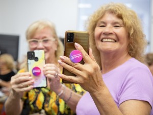 Impulsan la autonomía digital de las personas mayores para reducir la brecha tecnológica