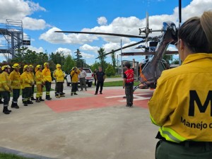 Brigadistas santafesinos se capacitaron en el uso seguro y la coordinación de medios de transporte aéreos
