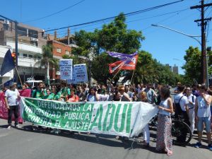 Docentes universitarios llevan adelante una semana de paro en Santa Fe