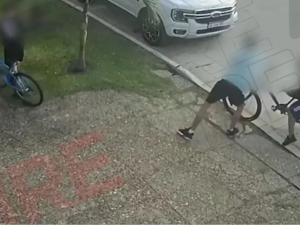 Violento robo en barrio Guadalupe: golpearon a un joven para robarle la bicicleta