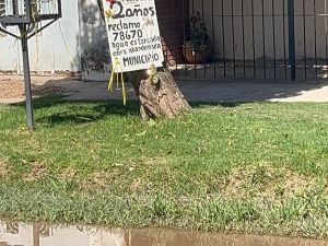 Vecinos de barrio Los Hornos viven con agua en la calle aun cuando no hay lluvias