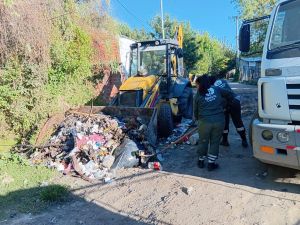 Operativo de limpieza: intensifican la desobstrucción de desagües ante el pronóstico de lluvias