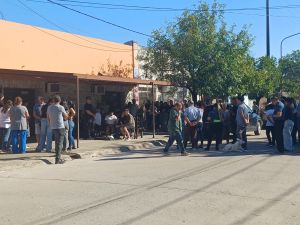 Dolor y angustia en el último adiós a Ian, el joven asesinado en la escuela N° 40